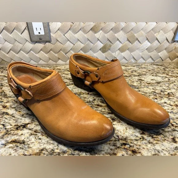 Frye Cognac Carson Leather Harness Ankle Boot Clogs with Buckle Detail Size 11 - Picture 2 of 6